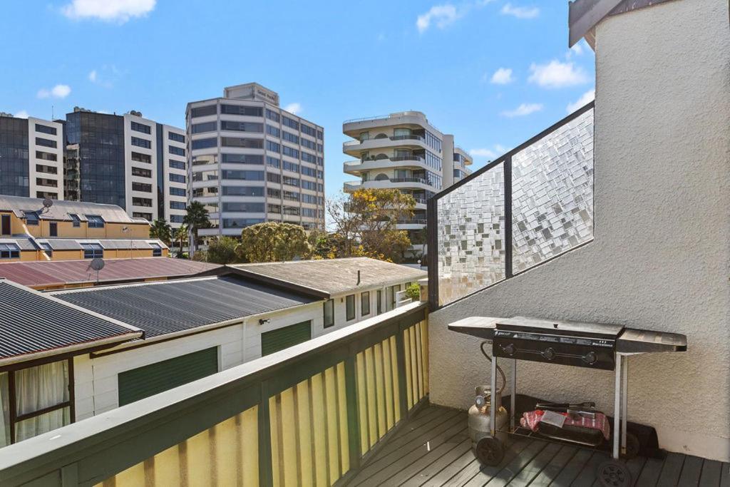 Downtown Mountview - Mt Maunganui Holiday Home เมาท์มองานุย ภายนอก รูปภาพ