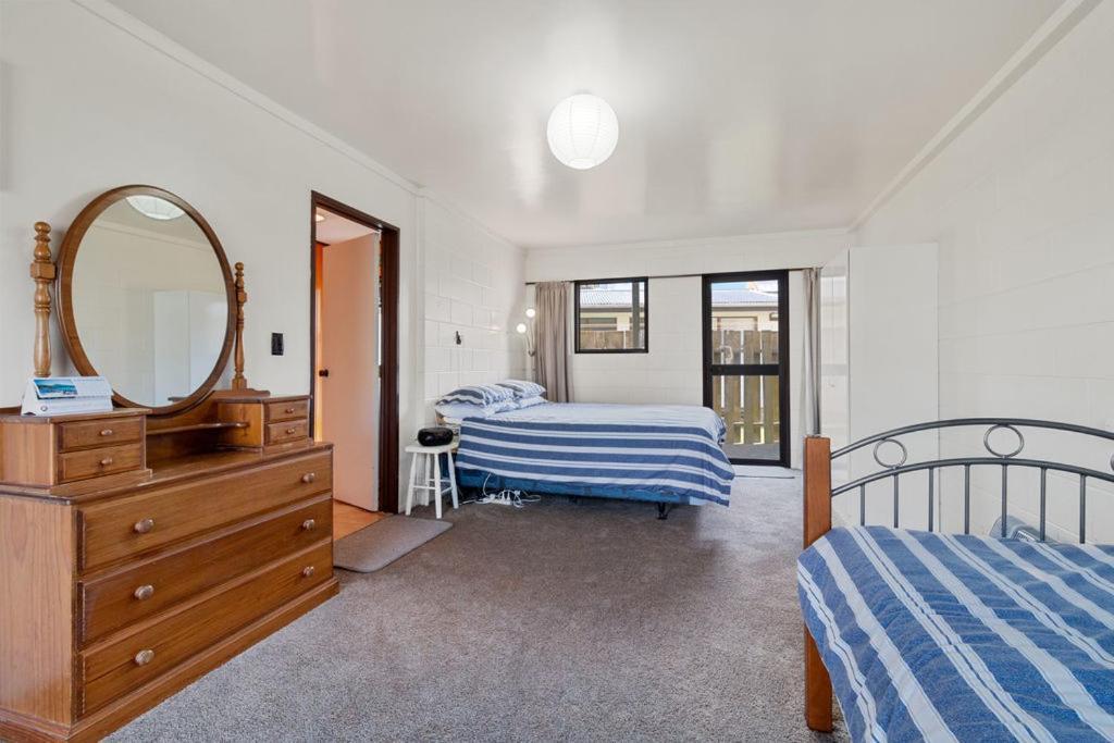 Downtown Mountview - Mt Maunganui Holiday Home เมาท์มองานุย ภายนอก รูปภาพ